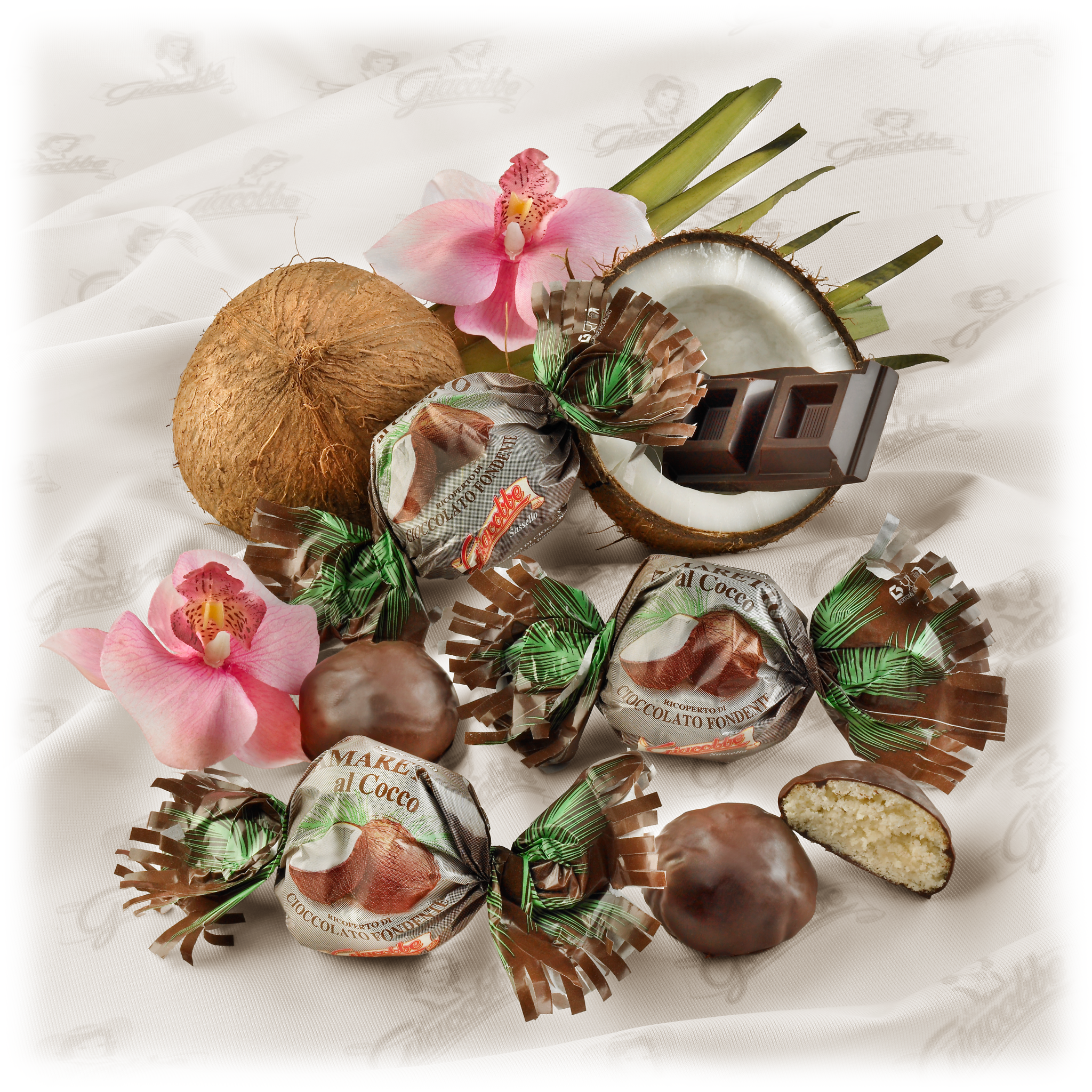 Amaretti al Cocco ricoperti di Cioccolato fondente